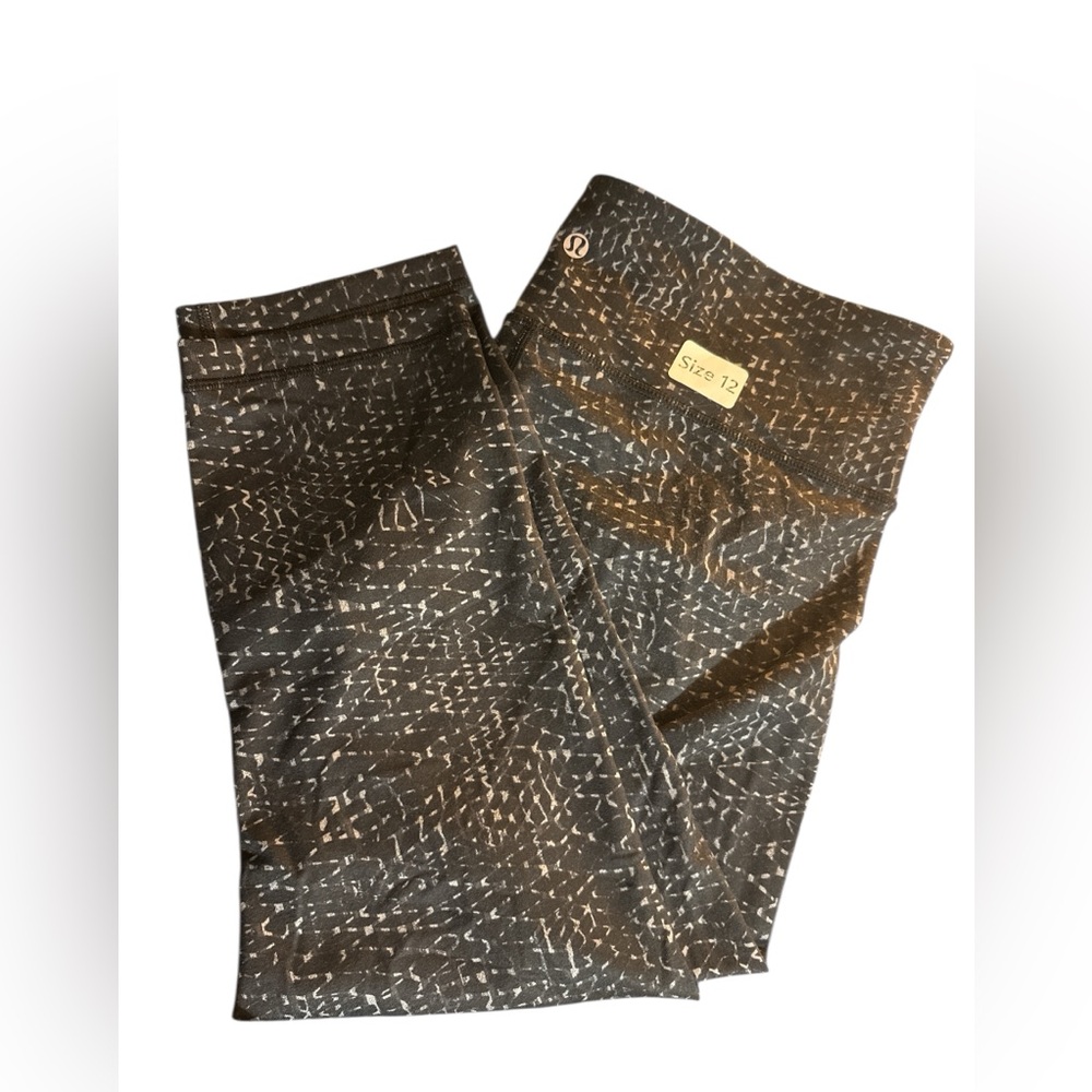 Lululemon Cropped Leggings - Picture 5 of 5
